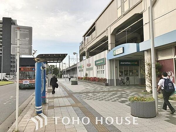 徒歩12分。千葉みなと駅　 890m