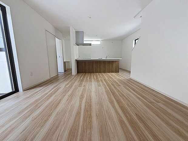 「木のぬくもり感じる優しい雰囲気のお部屋」落ち着いたカラーコーディネートの室内。インテリアやファブリックで、オーナー様好みのテイストデザインを取り入れて頂けます。