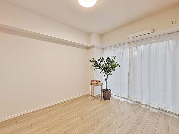 「明るい居室」温もりある自然光を感じていただける居室です。