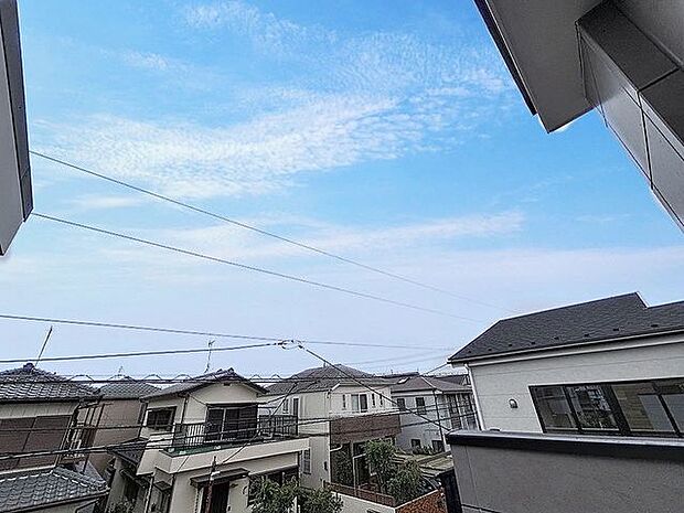 「眺望」穏やかな街並みを一望しながら、爽やかな風と柔らかく降り注ぐ陽光を感じて頂けます。