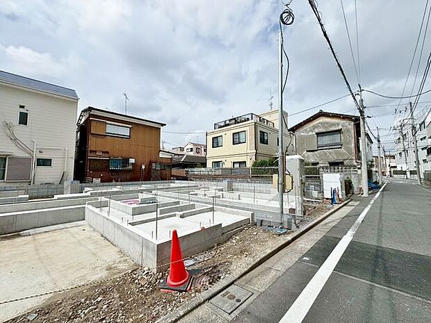 「前面道路含む外観」北4.5m、東4m