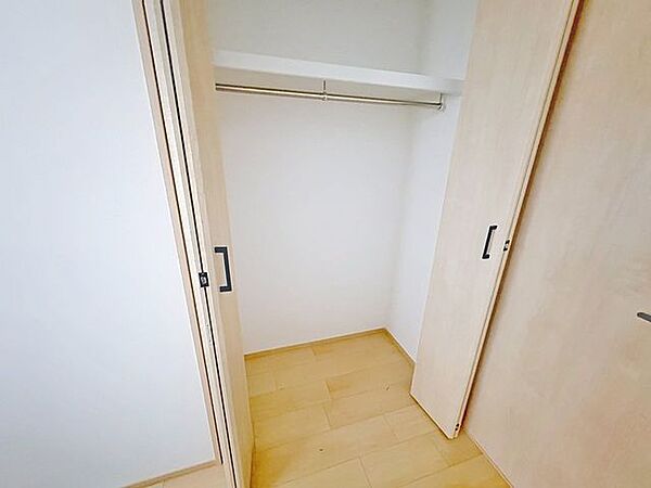 「収納完備」居室には収納スペースを完備し、自由度の高い家具の配置が叶うシンプルな空間です。