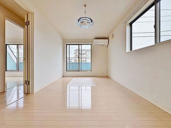 「居心地の良いナチュラル空間」お家時間を穏やかに過ごせる寛ぎの空間です。居心地の良さを実感して頂けるお部屋となっております。