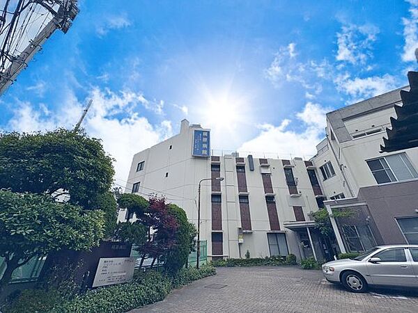 徒歩7分。医療法人社団敬智会梶原病院 560m