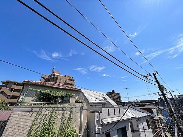 「眺望」穏やかな街並みを一望しながら、爽やかな風と柔らかく降り注ぐ陽光を感じて頂けます。
