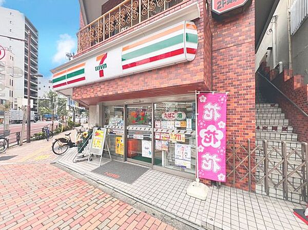 徒歩7分。セブンイレブン台東根岸1丁目店 530m
