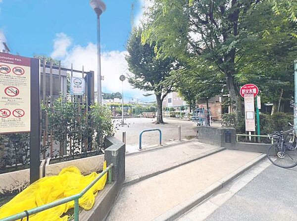 台東区立鶯谷公園  230m