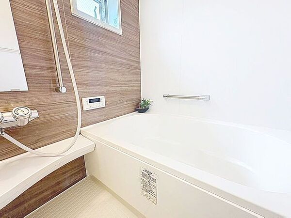 「一日の疲れをリフレッシュ♪快適バスルーム」癒しの空間バスルームです。天気に左右されずに洗濯物を乾かせる、浴室乾燥機＆オートバス機能付きです。