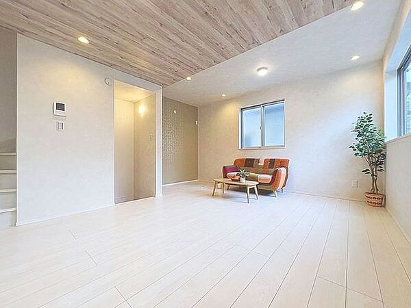 「開放感に満たされる・家族の和み空間」大切なご家族が集まるリビング。家族だんらんの時間が自然と増えそうなこだわりの空間です。