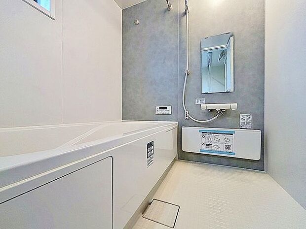 「一日の疲れをリフレッシュ・快適バスルーム」癒しの空間バスルームです。天気に左右されずに洗濯物を乾かせる、浴室乾燥機&オートバス機能付きです。