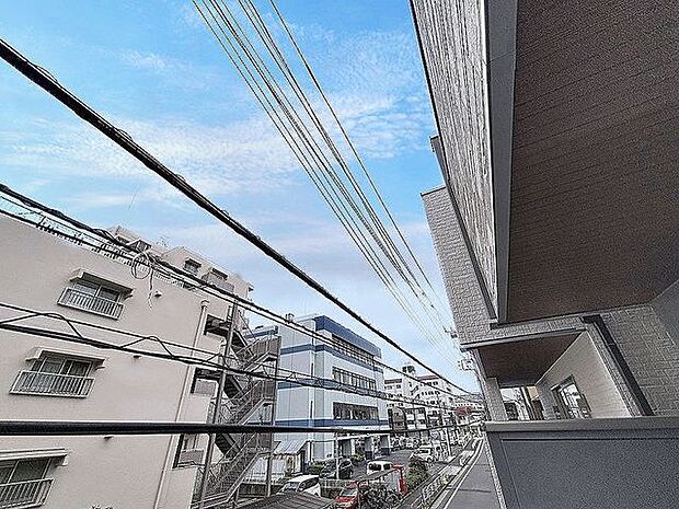 「眺望」穏やかな街並みを一望しながら、爽やかな風と柔らかく降り注ぐ陽光を感じて頂けます。