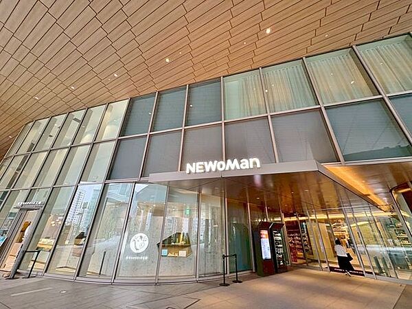 徒歩6分。NEWoMan高輪 420m