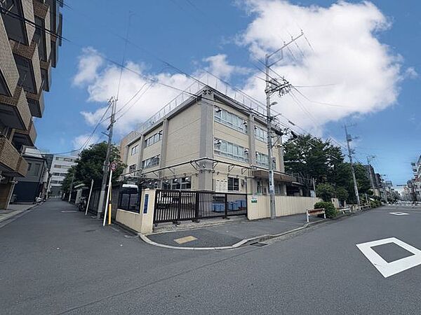 墨田区立横川小学校 180m