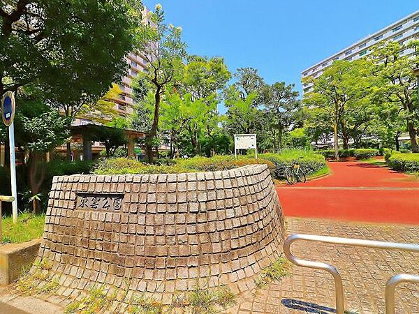 東雲公園 740m