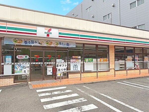 セブンイレブン北砂3丁目明治通り店 140m