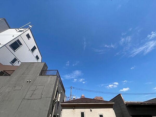 「眺望」穏やかな街並みを一望しながら、爽やかな風と柔らかく降り注ぐ陽光を感じて頂けます。