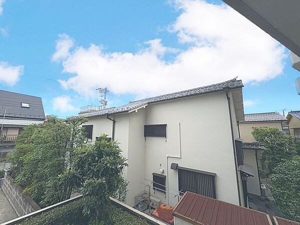 「眺望」心地よい風を感じながら、青空を眺め一息つくことのできる住空間です。