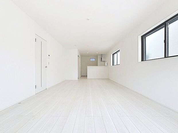 「団欒の場」忙しい朝でも、しっかり家族が揃って食事をして頂けるゆとりある大きさのダイニングスペース。手料理をテーブルで囲む素敵な時間を存分に愉しんで下さい。