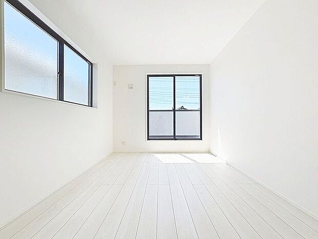 「2面採光の居室」居室に窓が2ヶ所あるので、明るさの確保と、風の通り道ができることで換気のしやすいお家になっています。