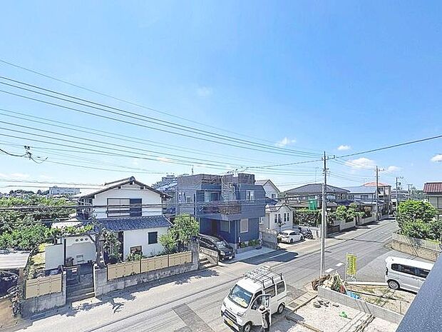 「眺望」穏やかな街並みを一望しながら、爽やかな風と柔らかく降り注ぐ陽光を感じて頂けます。