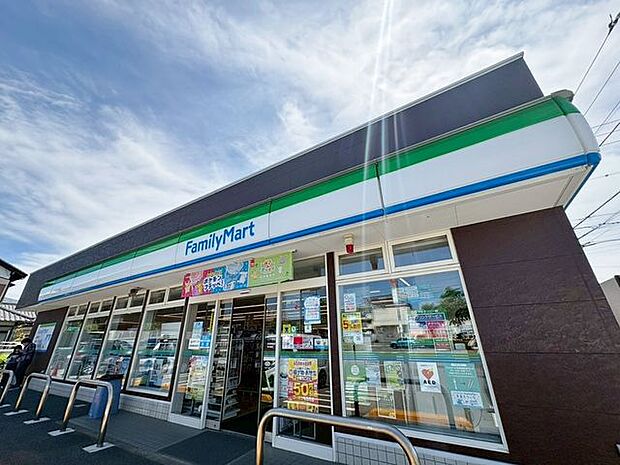 徒歩13分。ファミリーマート二十世紀ヶ丘店 1000m