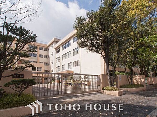 江戸川区立東葛西中学校 740m