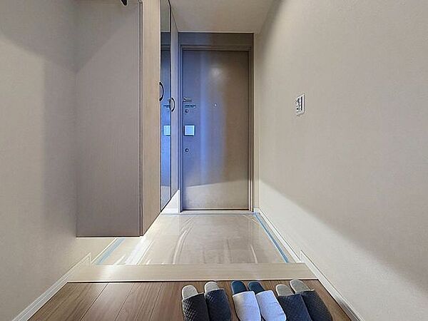 「玄関」家の中でお客様を迎える最初の場所である玄関。豊富な玄関収納で、常に綺麗に保つことが出来ます。