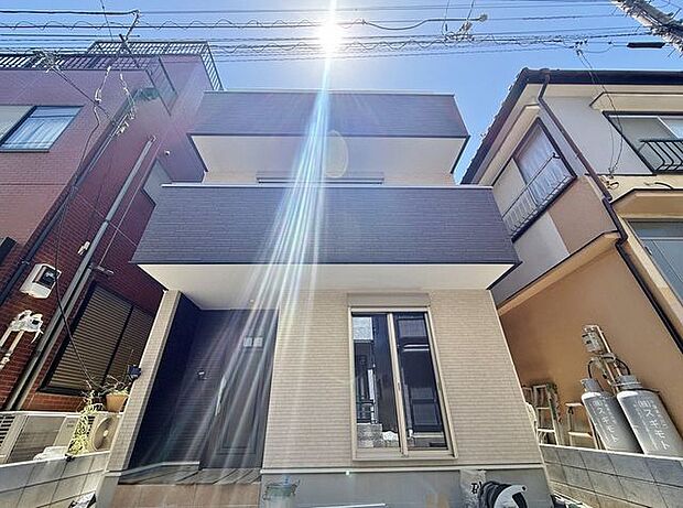 「~3階建て3LDK~」小学校600m、スーパー350m、公園170m。歩いて行ける距離にお買い物施設や教育施設が揃う街並み。子育て世帯も住みやすい、便利な住環境です。