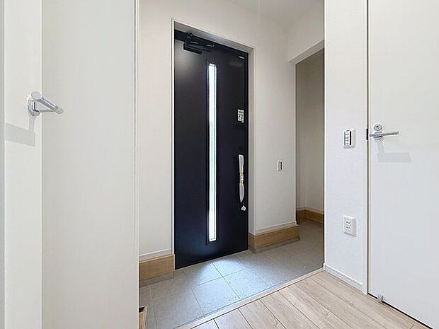 「玄関」家の中でお客様を迎える最初の場所である玄関。豊富な玄関収納で、常に綺麗に保つことが出来ます。