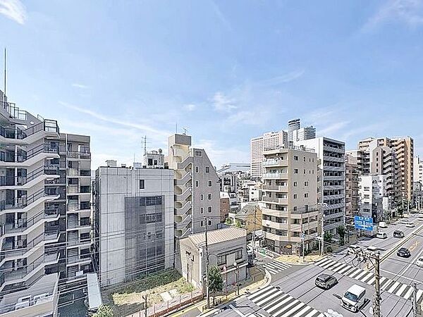 「眺望」心地よい風を感じながら、青空を眺め一息つくことのできる住空間です。