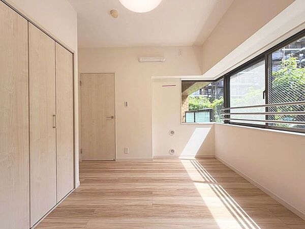 「約6.1帖の主寝室」ゆったりと安らげるゆとりのある主寝室。暮らしの安らぎもより深まります。