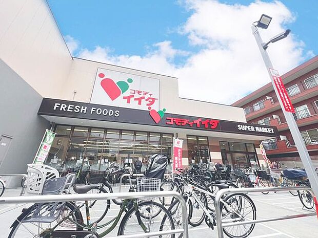 徒歩4分。コモディイイダ西新小岩店 280m