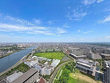 「眺望」都心にいながら緑に囲まれ、自然を感じることのできる穏やかな住戸です。日々の喧騒を忘れ、落ち着いたひと時をお過ごしください。