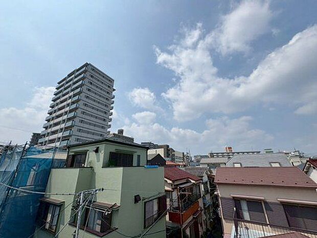 「眺望」心地よい風を感じながら、青空を眺め一息つくことのできる住空間です。