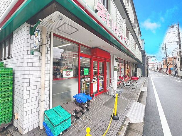 徒歩10分。まいばすけっと足立本木店 730m