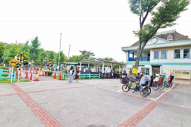 新宿交通公園 徒歩12分。 900m