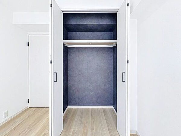 「収納完備」居室には収納スペースを完備し、自由度の高い家具の配置が叶うシンプルな空間です。