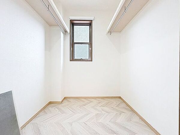「大型収納のウォークインクローゼットを備えています！」季節物の衣類もスッキリ収納できるウォークインクロゼットのある住まいで収納上手な生活を。