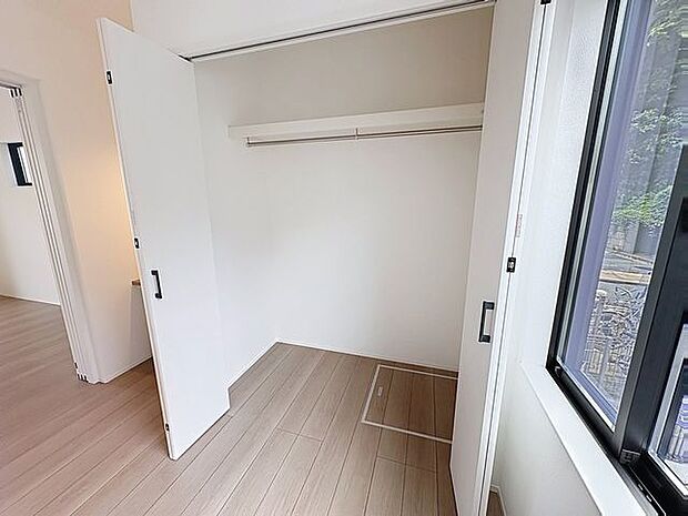 「収納完備」居室には収納スペースを完備し、自由度の高い家具の配置が叶うシンプルな空間です。