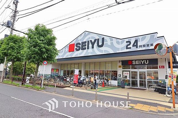 徒歩10分。西友葛飾新宿店 730m