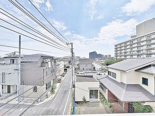 「眺望」穏やかな街並みを一望しながら、爽やかな風と柔らかく降り注ぐ陽光を感じて頂けます。
