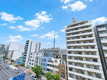 「眺望」穏やかな街並みを一望しながら、爽やかな風と柔らかく降り注ぐ陽光を感じて頂けます。