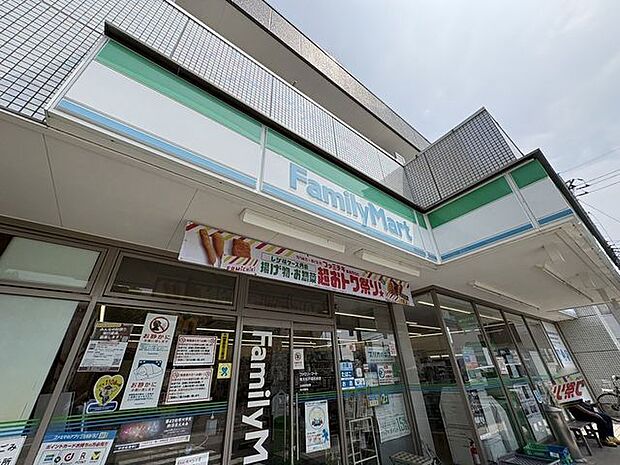 徒歩7分。ファミリーマート専大松戸高校前店 490m