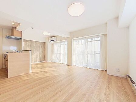 「木のぬくもり感じる優しい雰囲気のお部屋」落ち着いたカラーコーディネートの室内。インテリアやファブリックで、オーナー様好みのテイストデザインを取り入れて頂けます。