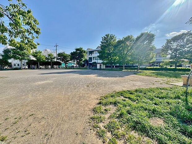 徒歩11分。佐野第二公園 850m