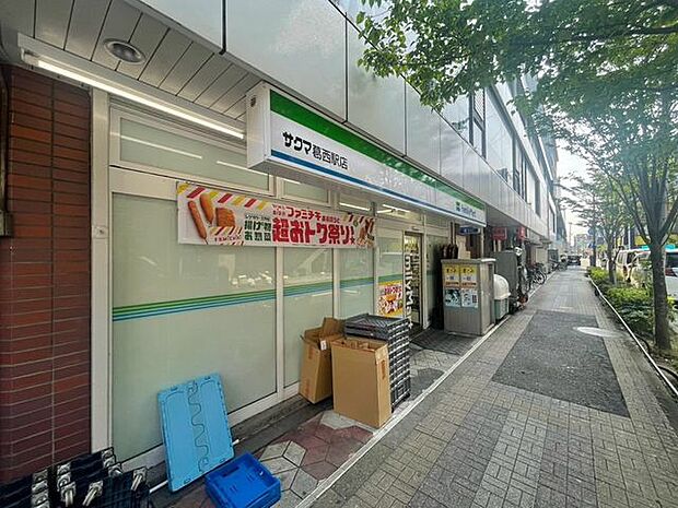 徒歩10分。ファミリーマートサクマ葛西駅店 790m