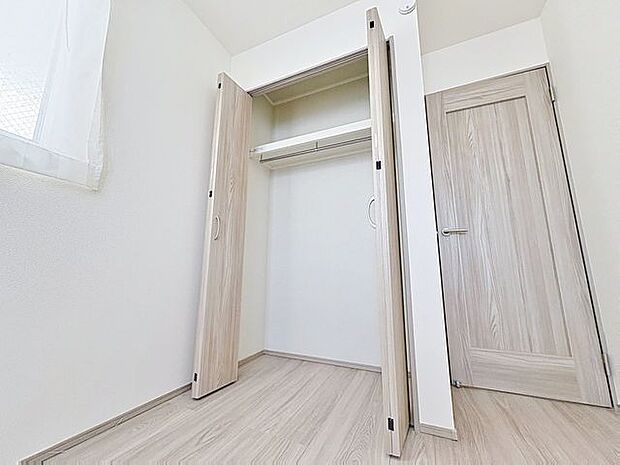 「収納」全ての居室にクローゼットを完備しております。