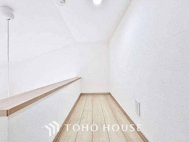 「ロフト」ロフトのメリットとして最大のものは「収納力がアップする」ことです。小さなお子様にとっては「遊び場」として活用できるなど、マルチスペースとして使えることもメリットのひとつです。
