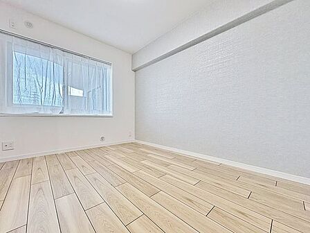 「ナチュラルテイストが心地よい。」柔らかな木目がナチュラルで落ち着きのある空間を演出!採光面からの光との調和でとても暖かみのあるお部屋となります。