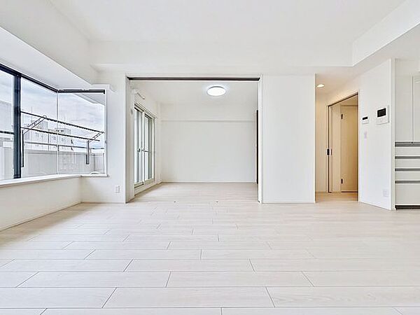 「2026年5月内装リフォーム済」新規リフォームにより生まれ変わった室内です。綺麗な空間で新生活をはじめられます。